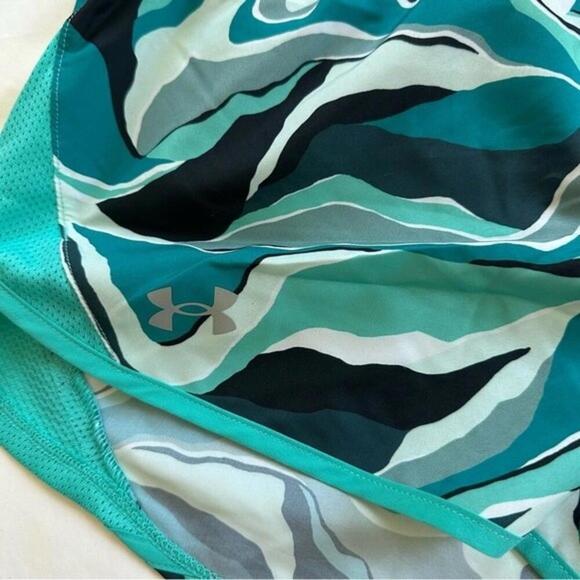 NWT Under Armour Women's Play Up Inset Printed Training Shorts - Picture 4 of 4